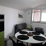 アパート Family Friendly Seaside Nevidjane, Pasman - 325 Neviđane