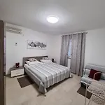 Family Friendly Seaside Nevidjane, Pasman - 325 アパート *