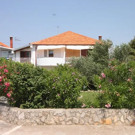 Family Friendly Seaside Nevidjane, Pasman - 325 Apartamento