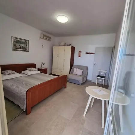 شقة Family Friendly Seaside Nevidjane, Pasman - 325