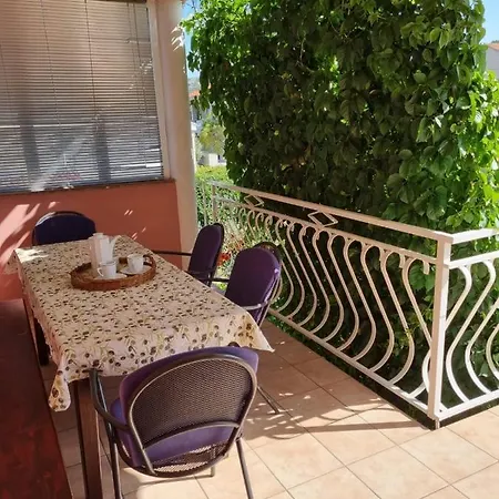 شقة Family Friendly Seaside Nevidjane, Pasman - 325