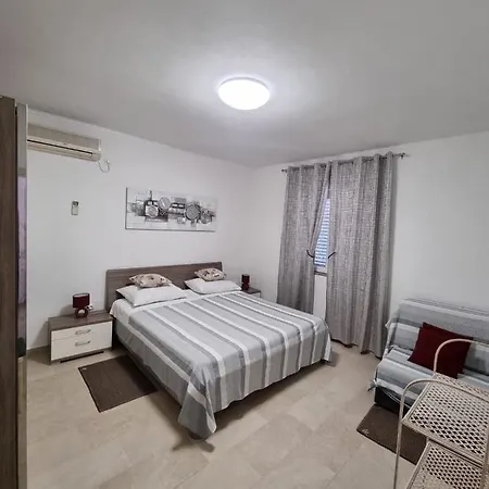 Family Friendly Seaside Nevidjane, Pasman - 325 شقة *