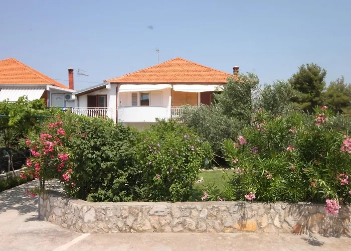 Family Friendly Seaside Nevidjane, Pasman - 325 Apartamento