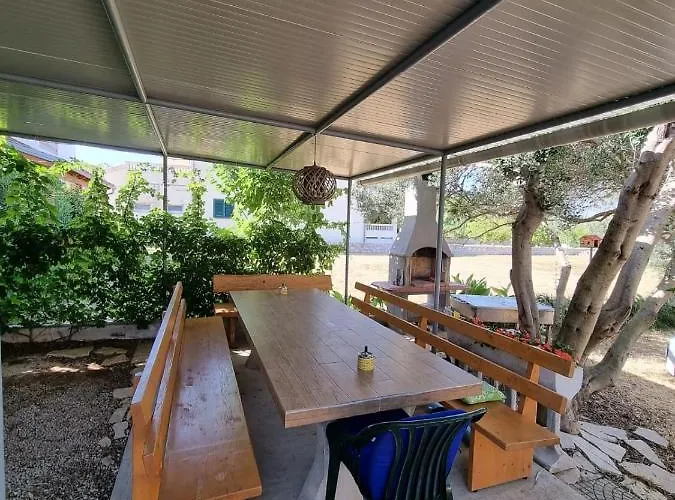 Apartamento Family Friendly Seaside Nevidjane, Pasman - 325 Neviđane