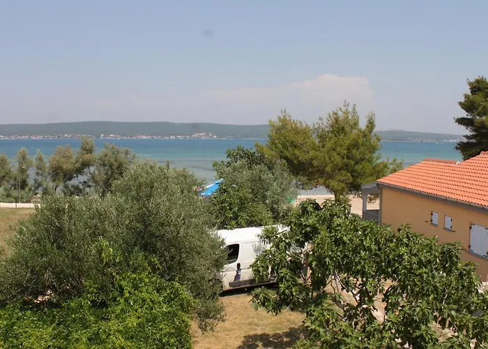 Family Friendly Seaside Nevidjane, Pasman - 325 Lägenhet Neviđane