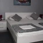 Family Friendly Seaside Nevidjane, Pasman - 325 公寓 Neviđane