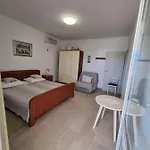 شقة Family Friendly Seaside Nevidjane, Pasman - 325