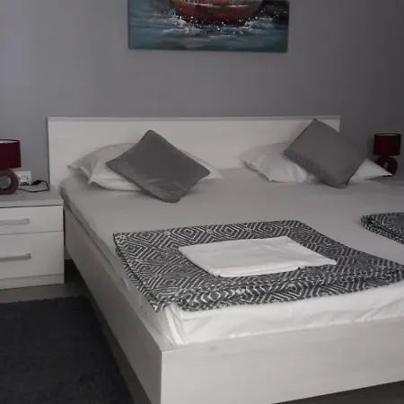 Family Friendly Seaside Nevidjane, Pasman - 325 Apartmán Neviđane